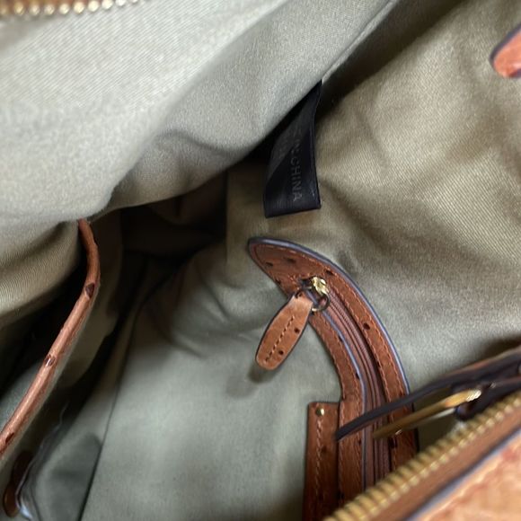 G.I.L.I. LARGE CROSSBODY IN TAN OSTRICH EMBOSSED LEATHER - Picture 8 of 8